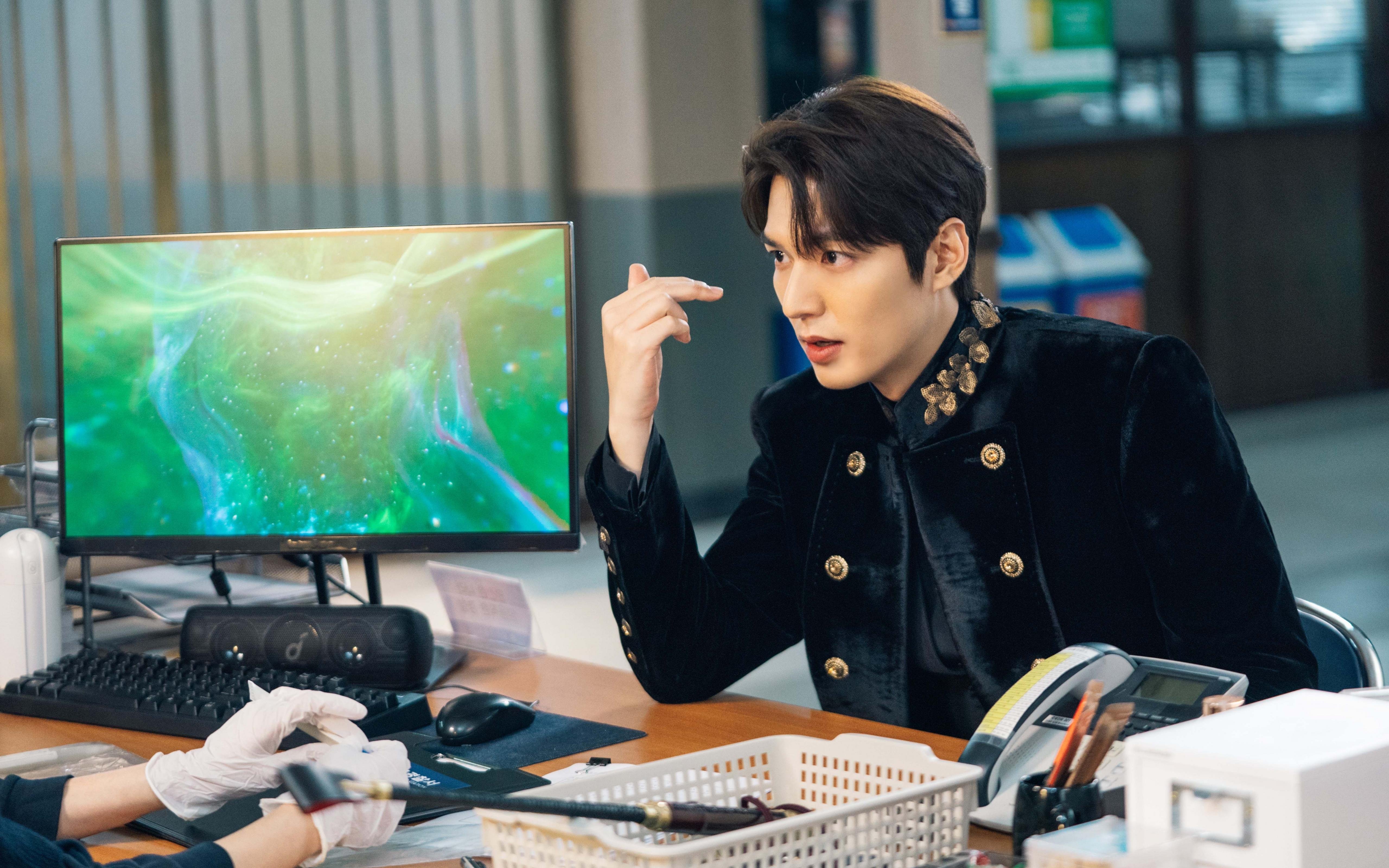 球场“铁血防线”:最难攻破的防守阵容盘点,铁血防守vs极致进攻